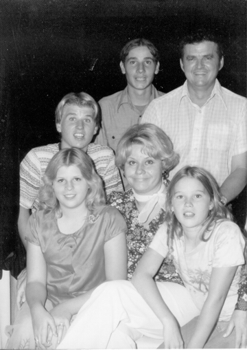 Annette & Lee Hebbard and family